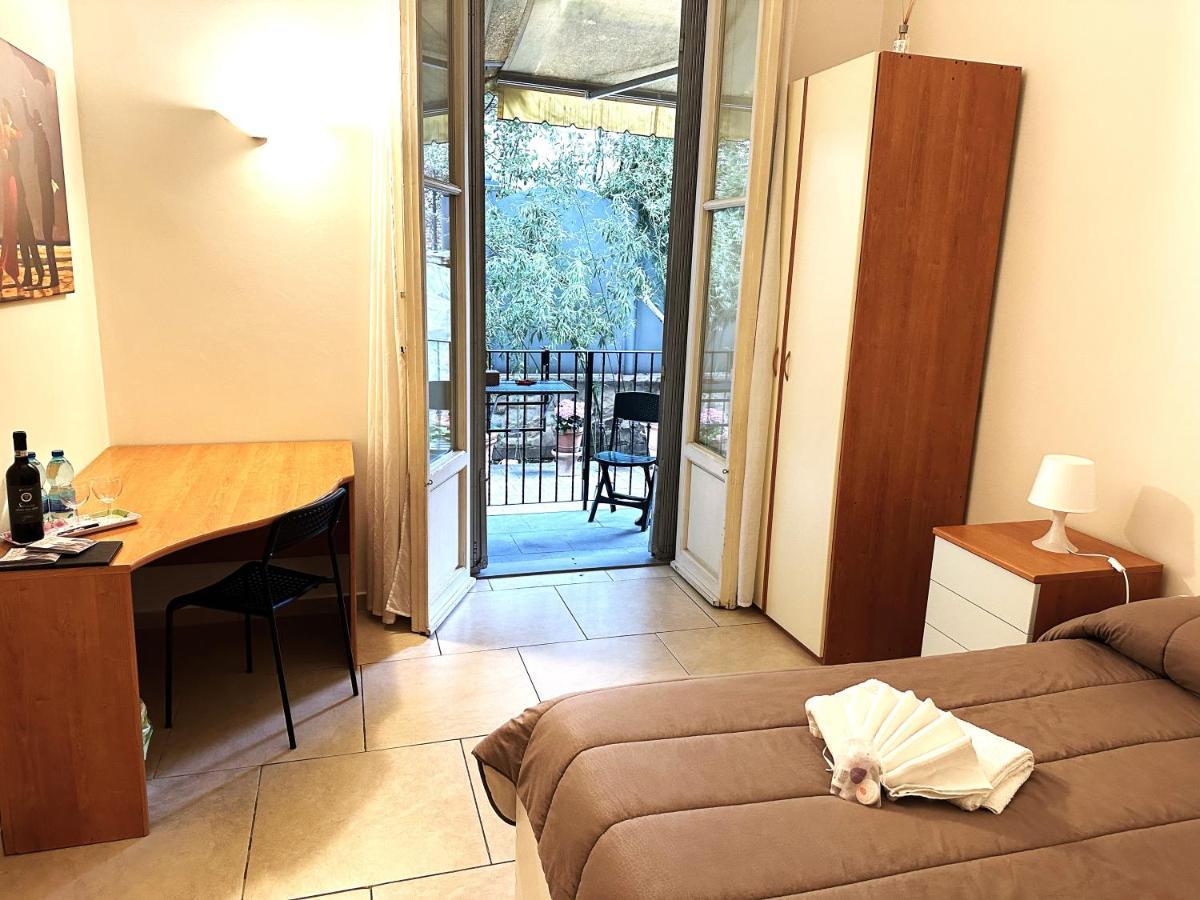 Maison d'hôtes Camera Doppia - Low Cost Con Bagno Privato *
